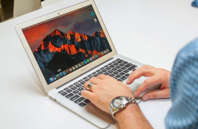 Что лучше – MacBook или ноутбук?