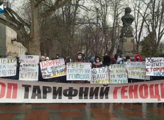 В Одеській міськраді розпочалася сесія, а перед міськрадою одразу три мітинги протесту