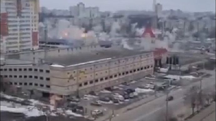 Жилые кварталы Харькова обстреляли из градов: десятки погибших