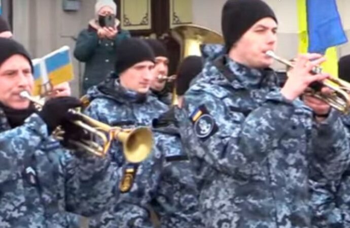 Оркестр Военно-морских сил Украины поднял боевой дух одесситам (видео)