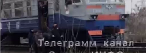 Возле Ивановского моста электричка сбила мужчину: он чудом выжил