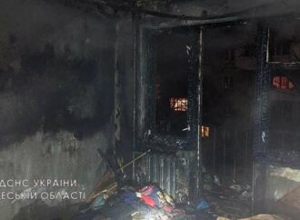 Пожар в Одессе: ночью горела квартира на Черемушках – пострадали дети (фото)