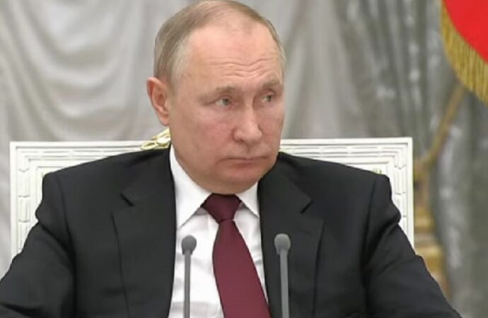 Совбез России поддержал признание независимости ОРДЛО: Путин примет решение сегодня
