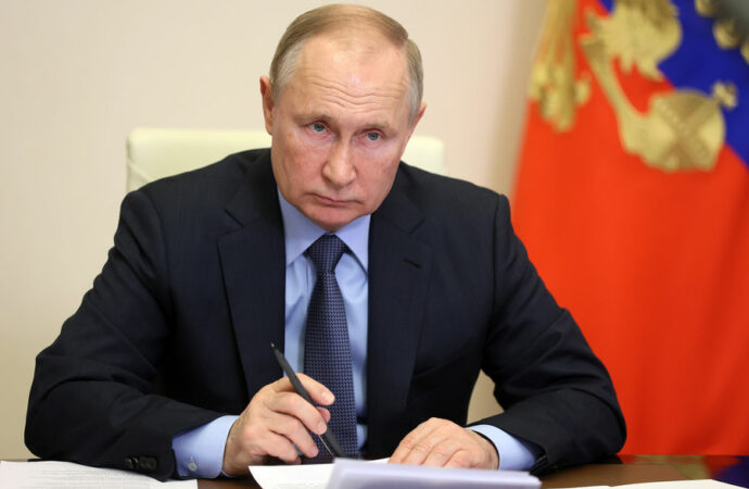 Путін визнав незалежність «ЛНР» та «ДНР»: вже підписав із ними договори