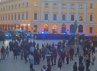 У центрі Одеси зібралися військові та поліцейські – що сталося? (фото, відео)