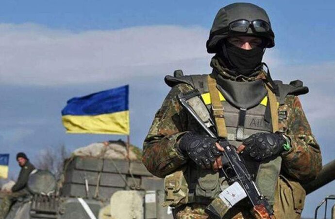 Военное положение в Украине продлили до 25 мая