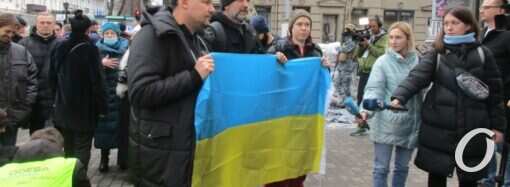 «Геть з України!»: колективи одеських театрів зібралися у центрі міста (фото)