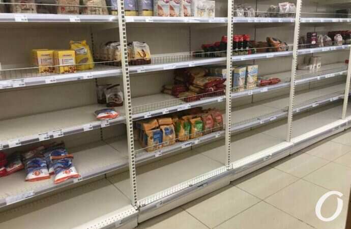Одесситы запасаются продуктами: пустые полки супермаркетов и взлет цен на овощи
