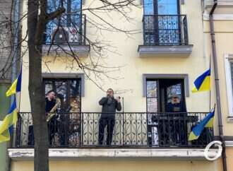 Джаз і не тільки: одеські музиканти виступили на балконі (фото)