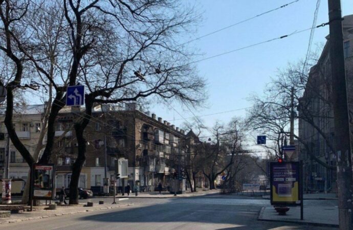 В центре Одессы открыли полосу для проезда на Троицкой