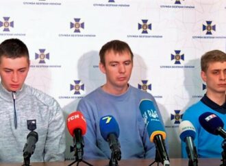 «Ми тут – загарбники, вороги»: військовополонені країни-окупанта каялися на прес-конференції в Одесі (відео)