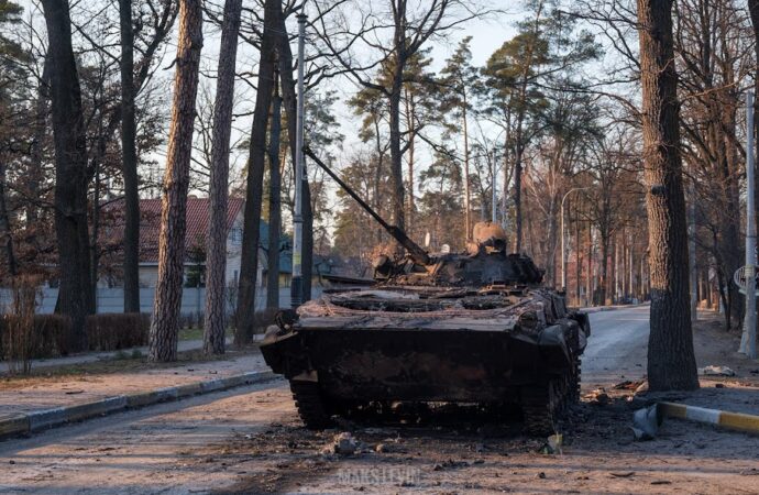 Анекдот военных дней: как украинские селяне двумя флагами 4 танка оккупантов одолели