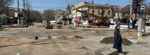 Поряд із Привозом: на перехресті Преображенської та Пантелеймонівської відновилися ремонтні роботи