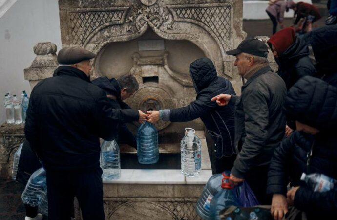 Миколаїв: п’ята доба без води, в руїнах, але не зламаний (фоторепортаж)