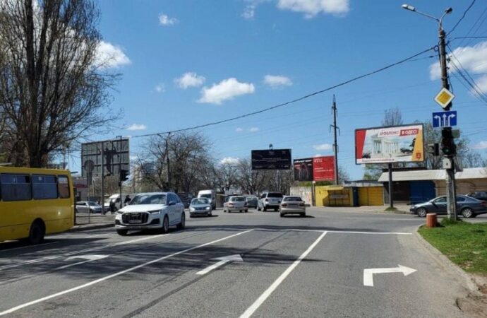 В Одессе обустроили 3 полосы движения по улице Академика Вильямса (фото)