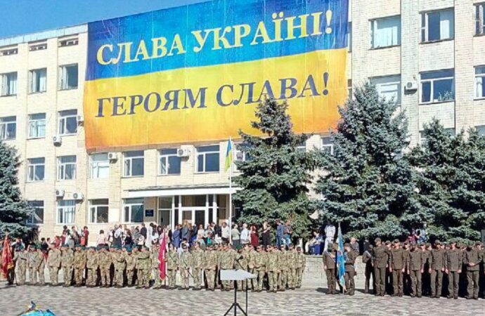 Розміщення бійців “Айдара” та “Азова” у школі – новий фейк від агресорів з РФ