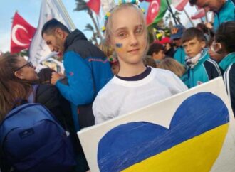 Одесские дети-яхтмены на регате в Турции поддержали Украину