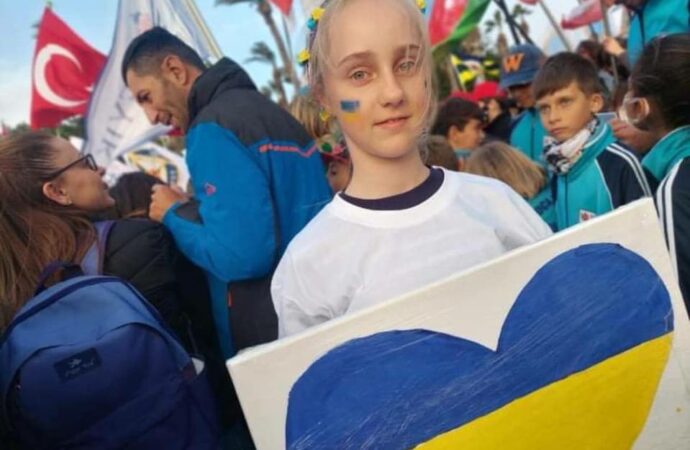 Одеські діти-яхтмени на регаті у Туреччині підтримали Україну