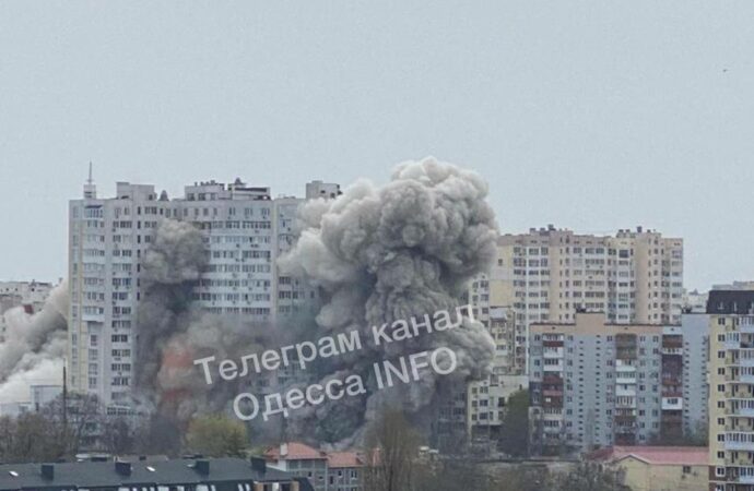 Одна из российских ракет попала в ЖК на Таирова: есть жертвы (фото) ОБНОВЛЕНО