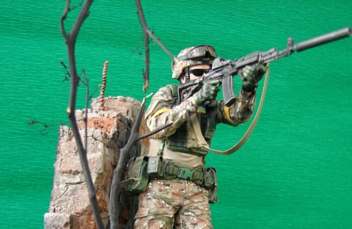 Одессит делает фигурки солдатиков ВСУ: некоторые дарит военным