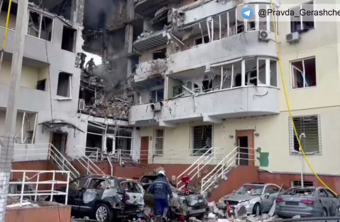 Стало відомо про стан одеситів, які постраждали від удару ракетою по житловому будинку на Таїрова (відео)