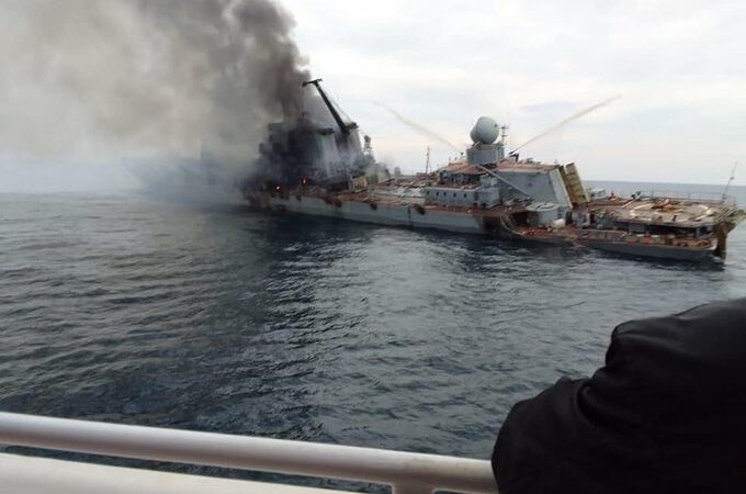 Російський флот веде пошукові роботи на місці загибелі “Москви”