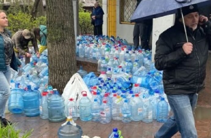 Одесситы помогают Николаеву с водой: российские фашисты оставили город без водоснабжения