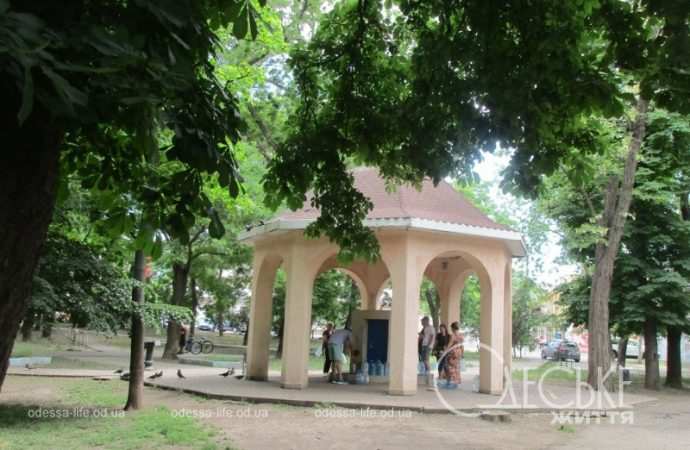 Одесский сквер Мечникова, бювет