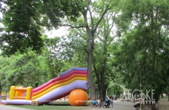 Сквер Мечникова в Одессе, детская горка