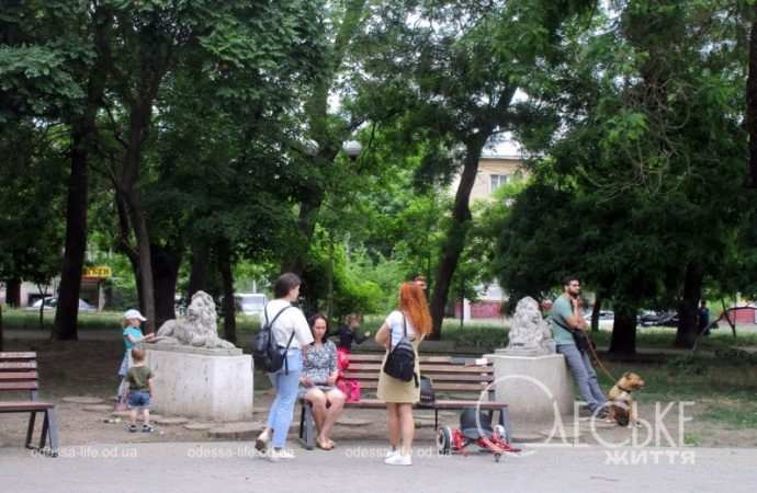 Одесский сквер Мечникова, прогулка