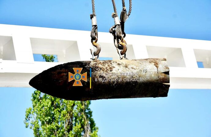 бомба на крюке