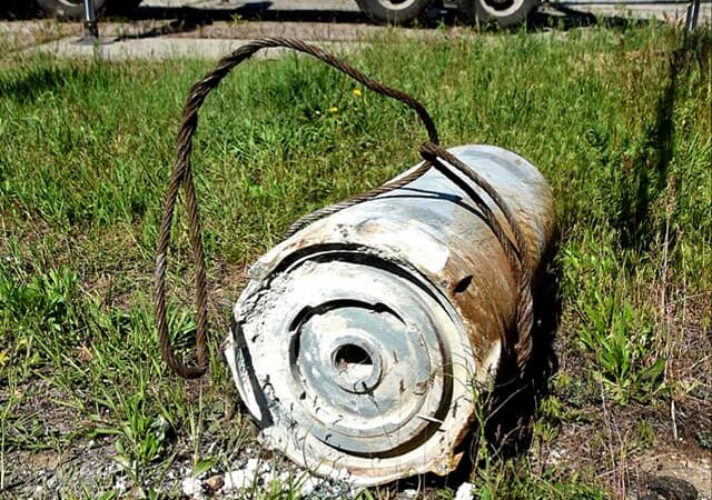 бомба на земле