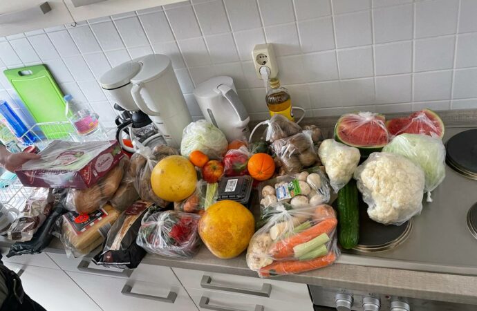 продукты на столе