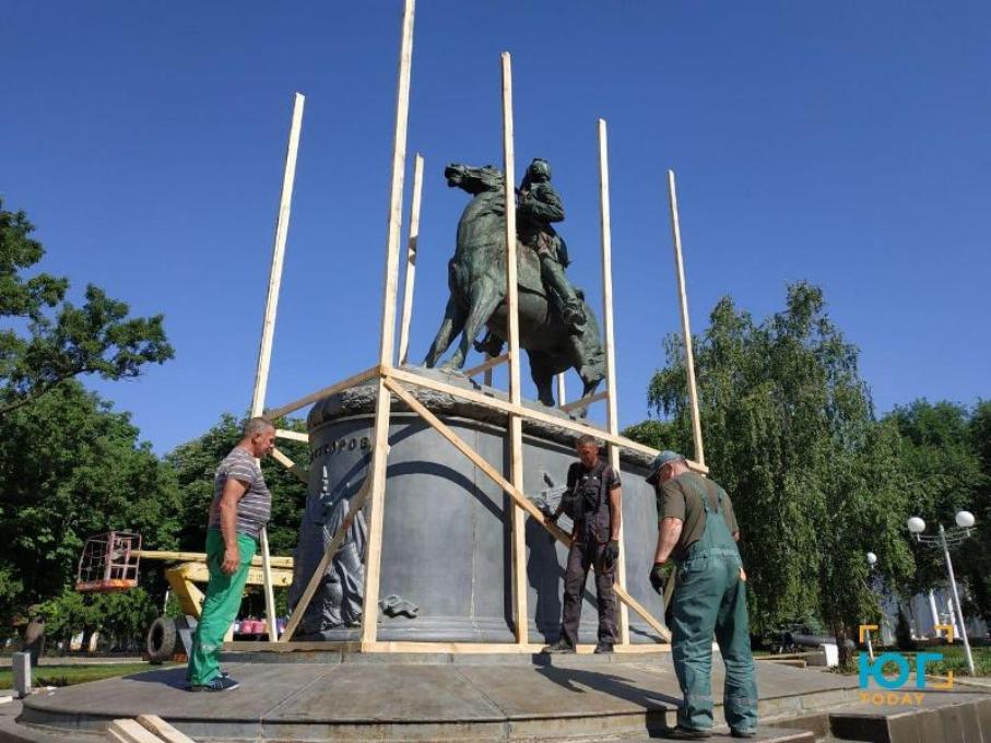 памятник Суворову в Измаиле обносят забором
