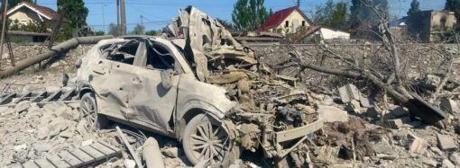 Зруйновані, палаючі будинки та авто: наслідки влучення ракети по Одеській області