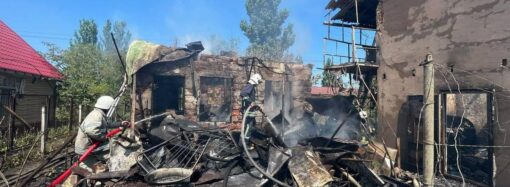 Зруйновані та палаючі будинки: наслідки влучення ракети по Одеській області