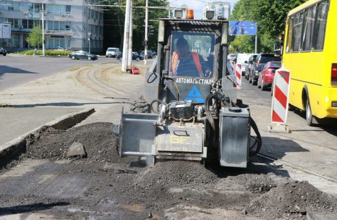 В Одесі почали ремонтувати дороги – на яких вулицях? (фото, відео)
