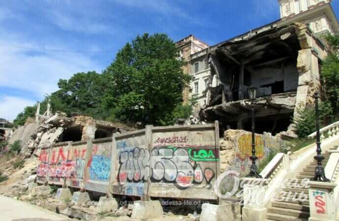 Деволановский спуск, июнь 2022 года, руины