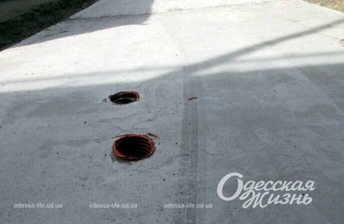 Деволановский спуск, июнь 2022 года, дырки