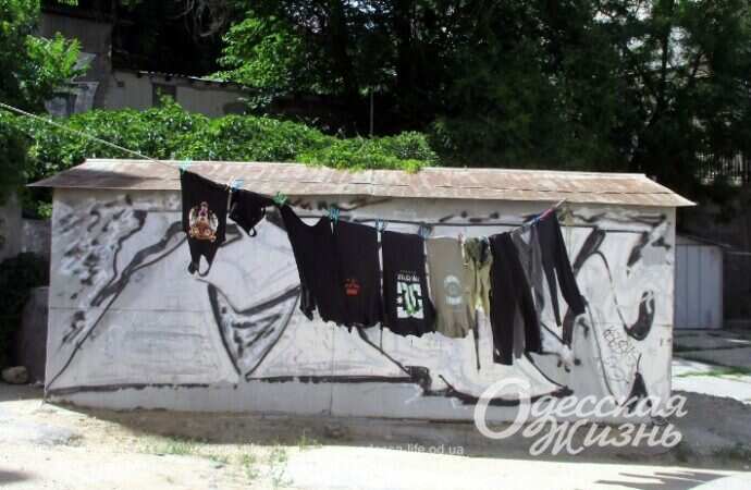 Деволановский спуск, июнь 2022 года, белье