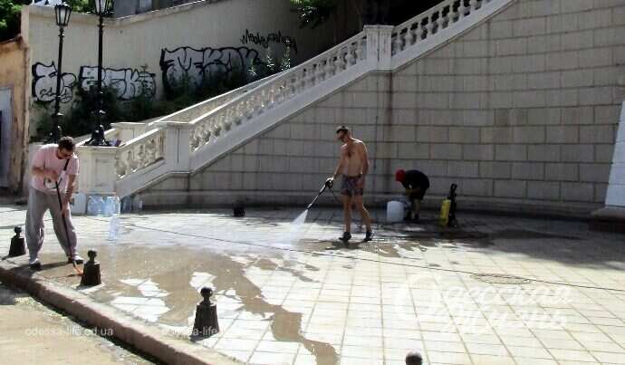 Деволановский спуск, июнь 2022 года, лестница