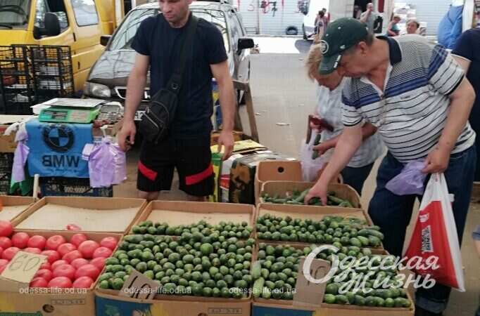 Одесский Привоз, 15 июня 2022, огурцы-помидоры