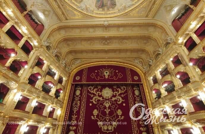 Одесский Оперный, внутри