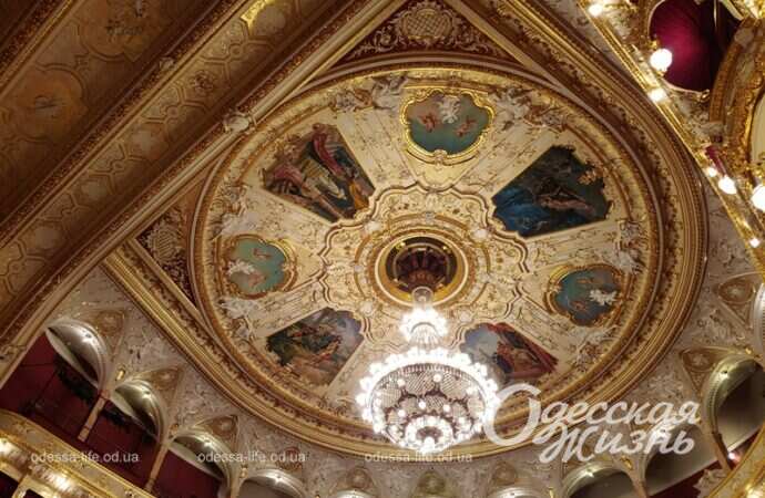 Одесский Оперный, люстра2