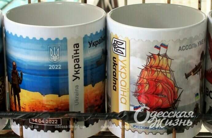 Сувениры с маркой, корабль и Ассоль