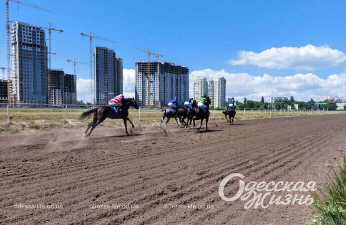 Открытие сезона на одесском ипподроме