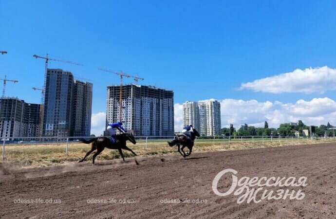 Открытие сезона на одесском ипподроме2