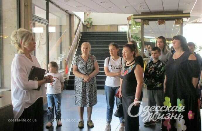 Музкомедия, экскурсия