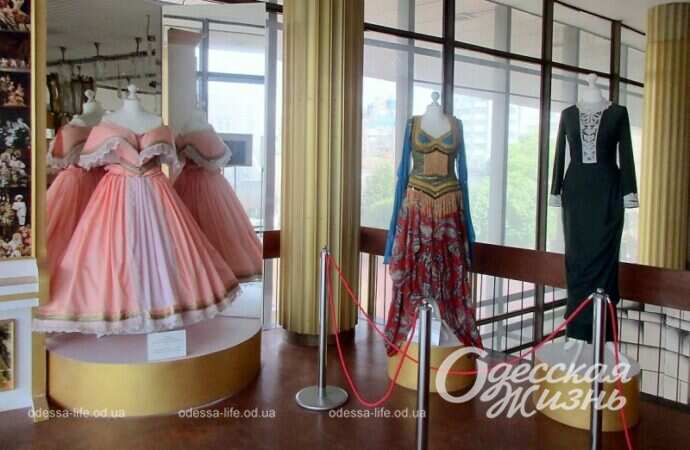 Музкомедия, костюмы2