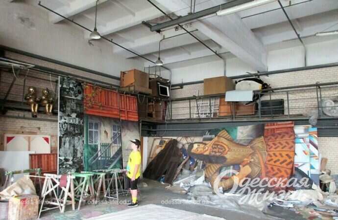 Музкомедия, картины